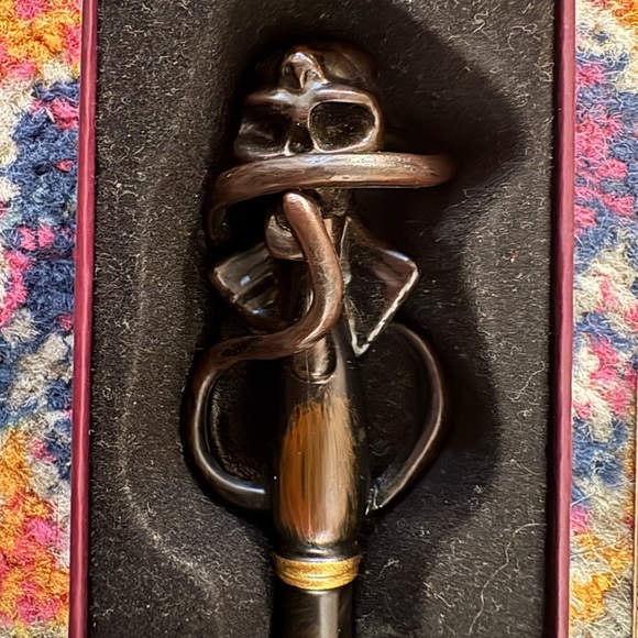 Official Harry Potter Death Eater Interactive Wand - Picture 5 of 7